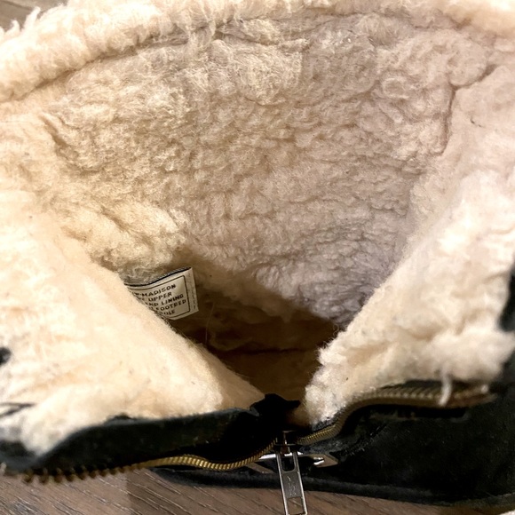 Bearpaw Cold Weather Bootie, shearling and  suede (sized 7, fits 6.5) - Picture 5 of 5